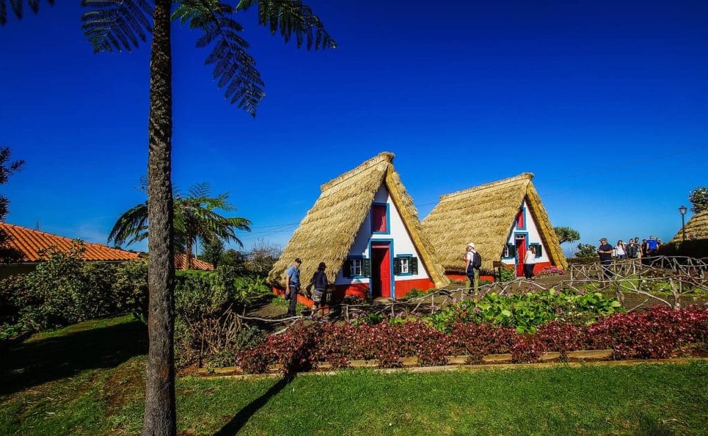 Vacaciones en Madeira. Las encantadoras palhoças de Santana