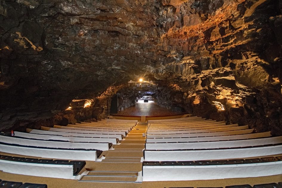Auditorio de Los Jameos del Agua en Lanzarote Auditorio de Los Jameos del Agua en Lanzarote