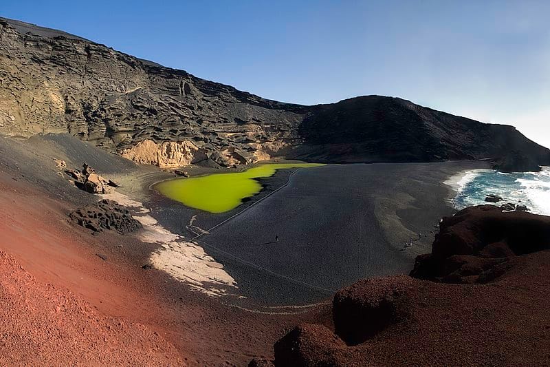 El Charco Verde en El Golfo, municipio de Yaiza, Lanzarote. foto Gernot Keller, London, CC BY SA 2.5 Turismo Canarias: El Charco Verde en El Golfo municipio de Yaiza Lanzarote f
