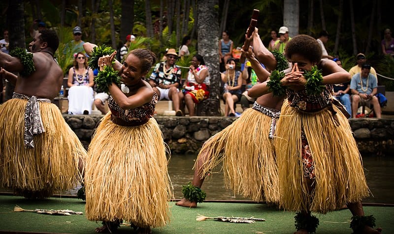 Espectáculo de danza en Fiji Foto Johnny Silvercloud CC BY SA 2.0 via Wikimedia Commons