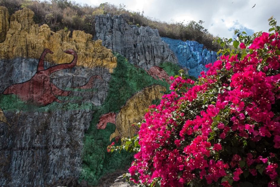 Mural de la Prehistoria en Viñales, Cuba Vacaciones en Cuba: MURAL DE LA PREHISTORIA EN VIÑALES