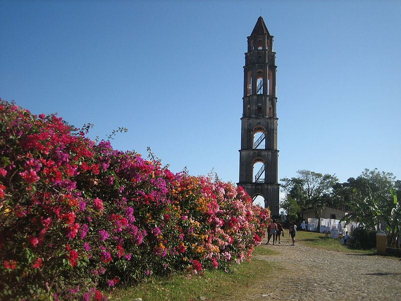 Torre Manaca Iznaga. Foto de Zinneke TORRE MANACA IZNAGA EN EL VALLE DE LOS INGENIOS TRINIDAD CUBA FOTO Zinneke WIKIMEDIA COMMONS