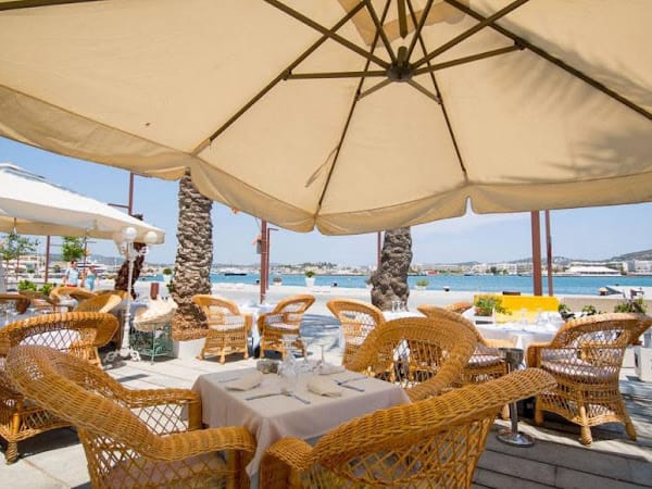 Restaurante El Faro en el Puerto de Ibiza Restaurante El Faro en el Puerto de Ibiza