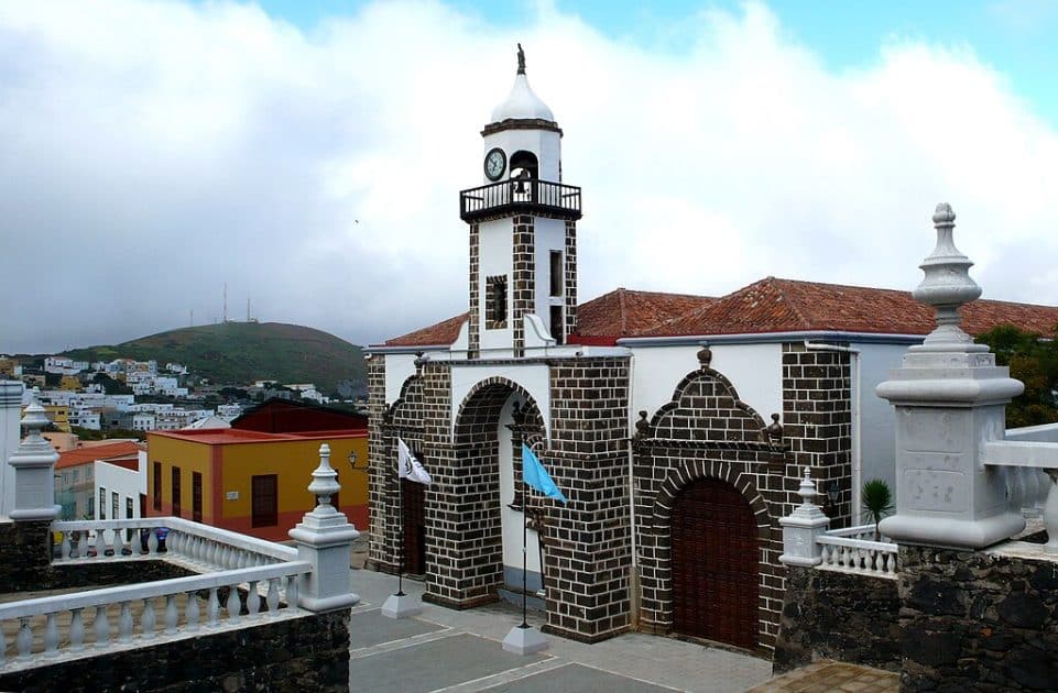 Turismo en El Hierro: Iglesia de Nuestra Señora de la Concepción en Valverde. Foto de Mataparda, CC BY 3.0 Turismo en El Hierro Iglesia de Nuestra Señora de la Concepción en Valverde. Foto de Mataparda CC BY 3.0