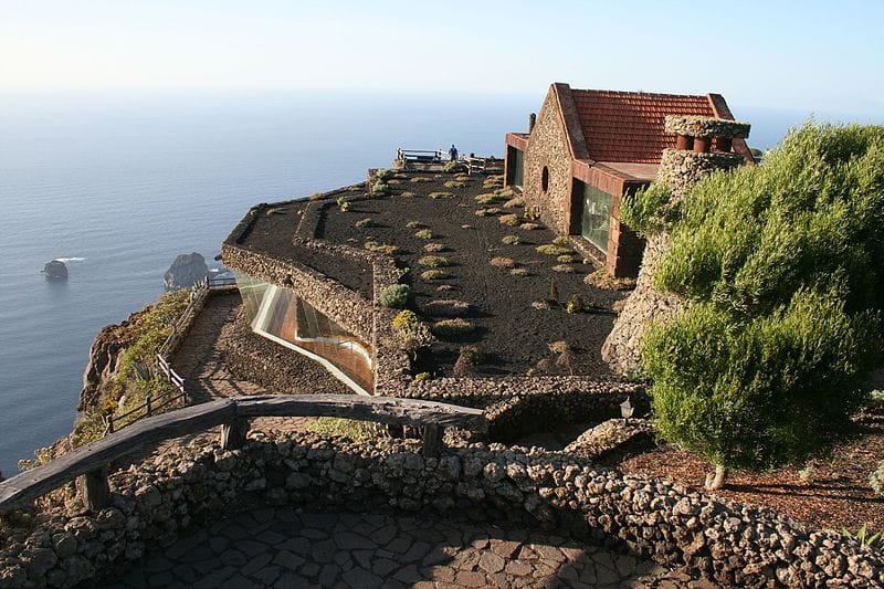 Turismo en El Hierro: Mirador de la Peña con vistas a los Roques de Salmor. Foto de Casacanarias, CC BY SA 4.0 Turismo en El Hierro Mirador de la Peña con vistas a los Roques de Salmor. Foto de Casacanarias, CC BY SA 4.0