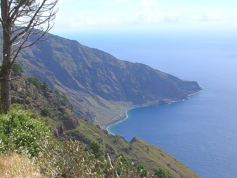Turismo en El Hierro: Monumento Natural de Las Playas. Foto de barraquito from Santa Cruz de Tenerife, CC BY SA 2.0 Turismo en El Hierro Monumento Natural de Las Playas. Foto de barraquito fr