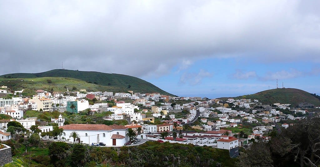 Turismo en El Hierro: Valverde, capital de la isla. Foto de Mataparda, CC BY 3.0 Turismo en El Hierro: Valverde, capital de la isla.