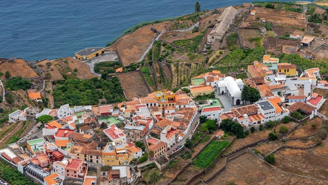 Vista de Agulo en La Gomera, Turismo en Canarias