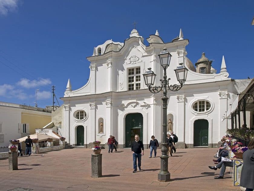 Chiesa di Santa Sofía, muy cerca del Hotel Senaria. Foto de Ymblanter Chiesa di Santa Sofía, muy cerca del Hotel Senaria. Foto de Ymblanter