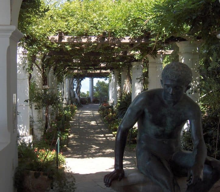 Viaje a Capri Villa San Michele. Foto de degreezero2000, CC BY SA 2.0 Viaje a Capri Villa San Michele. Foto de degreezero2000, CC BY SA 2.0