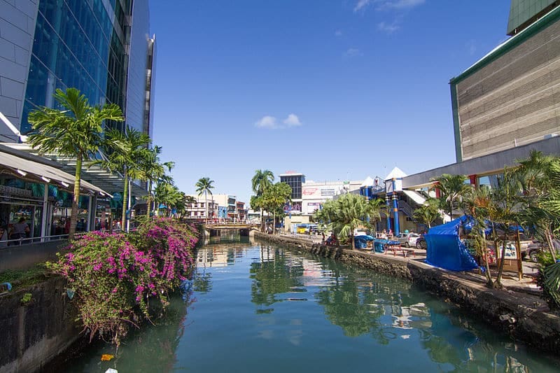 Zona de compras de Suva. Foto de Maksym Kozlenko, CC BY SA 4.0