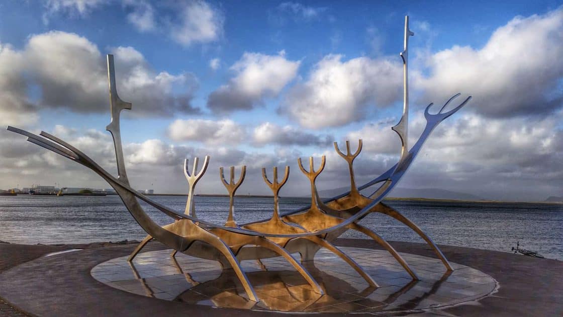 Cosas que hacer en Reikiavik, Islandia - Admirar el Sun Voyager. Foto de Rainer Schuetz Cosas que hacer en Reikiavik, Islandia Admirar el Sun Voyager. Foto de Rainer Schuetz