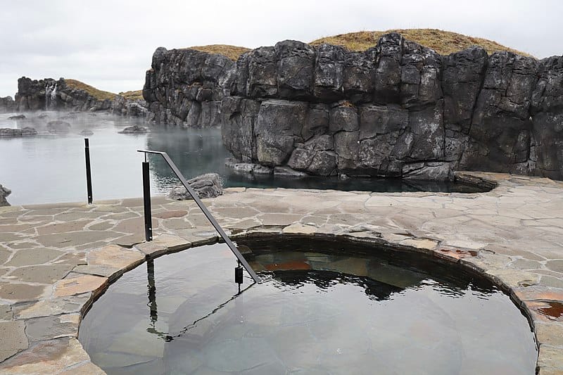 Cosas que hacer en Reikiavik, Islandia - Relajarse en Sky Lagoon. Foto de Laurenmcl, CC BY SA 4.0 Cosas que hacer en Reikiavik, Islandia Relajarse en Sky Lagoon. Foto de Laurenmcl, CC BY SA 4.0