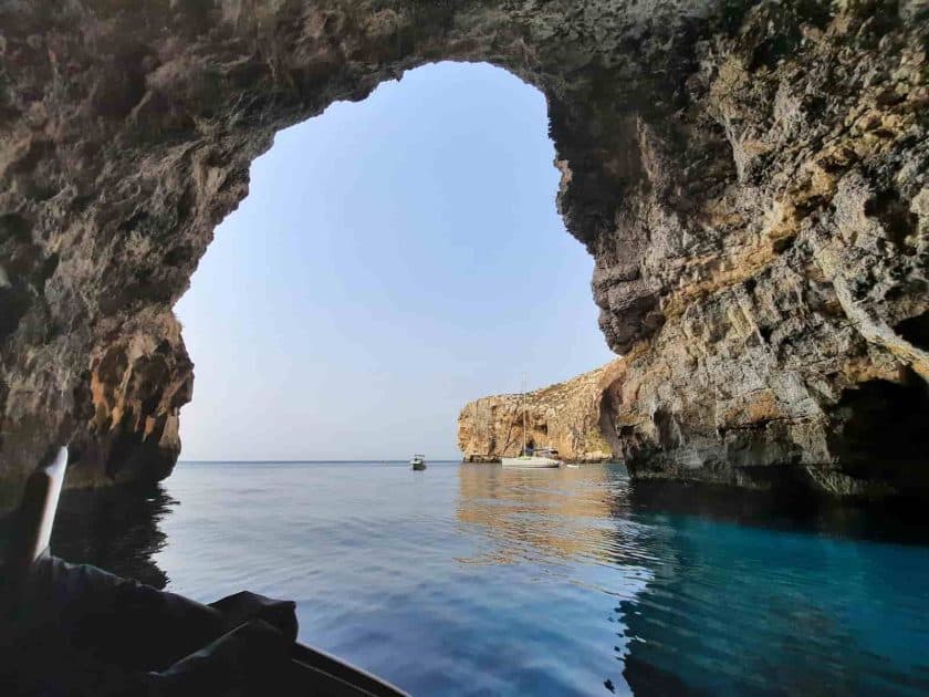 Qué hacer en Malta - Un paseo en barco hasta la Gruta Azul. Foto de Google Maps de Rolf Bobaly Qué hacer en Malta Un paseo en barco hasta la Gruta Azul. Foto de Google Maps de Rolf Bobaly