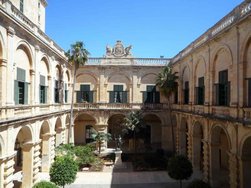 Qué ver en Malta - Patio del Palacio del Gran Maestre Qué ver en Malta Patio del Palacio del Gran Maestre