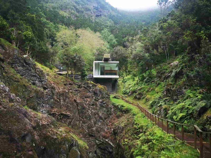 Viaje a Islas Azores, Portugal Furna do Enxofre. Foto de Google Maps de Tiago Quartilho