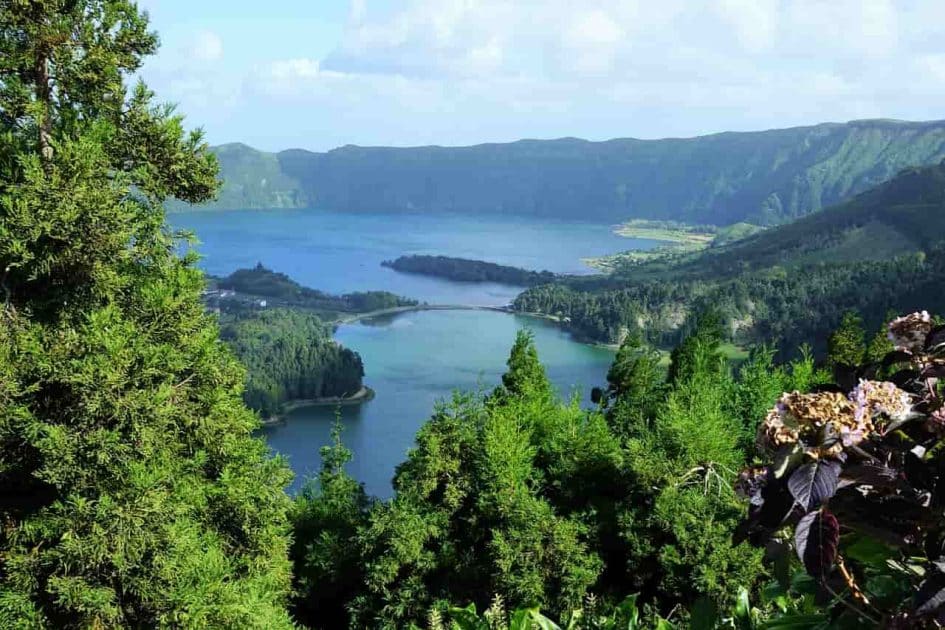 Turismo en Azores. Viaje a Islas Azores, Portugal Lago de crater Sete Cidades