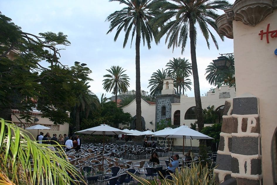 Viajes a Gran Canaria Terraza en el Pueblo Canario. Foto de Francisco Javier Toledo Ravelo, CC BY SA 2.0