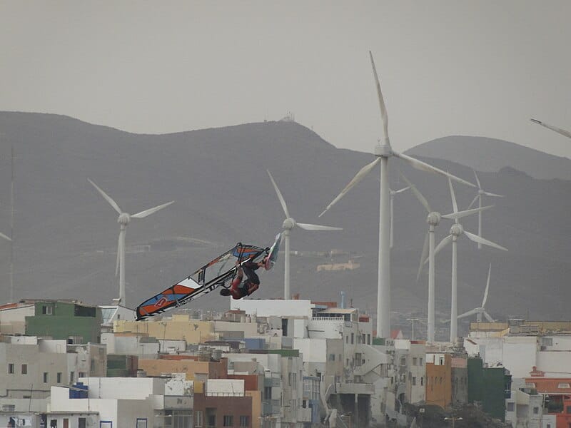 Windsurf en Pozo Izquierdo. Foto de Miquel.traveria, CC BY SA 3.0