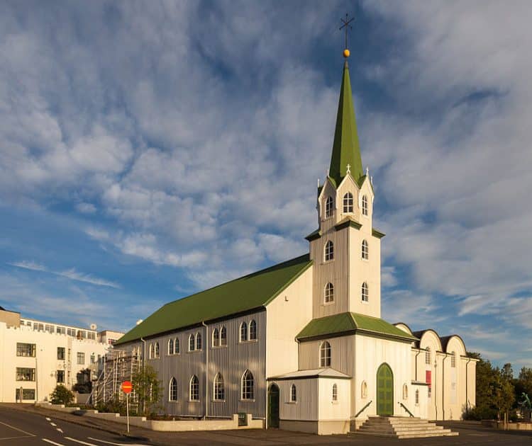 Cosas que ver en Reikiavik en 1 día Iglesia Libre de Reikiavik. Foto de Diego Delso, CC BY SA 4.0 Cosas que ver en Reikiavik en 1 día Iglesia Libre de Reikiavik. Foto de Diego Delso, CC BY SA 4.0