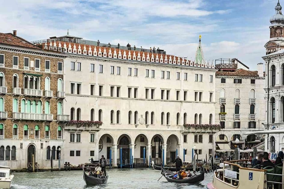 Lugares que ver en Venecia Fondaco dei Tedeschi. Foto de Google Maps de Gijs Beijer