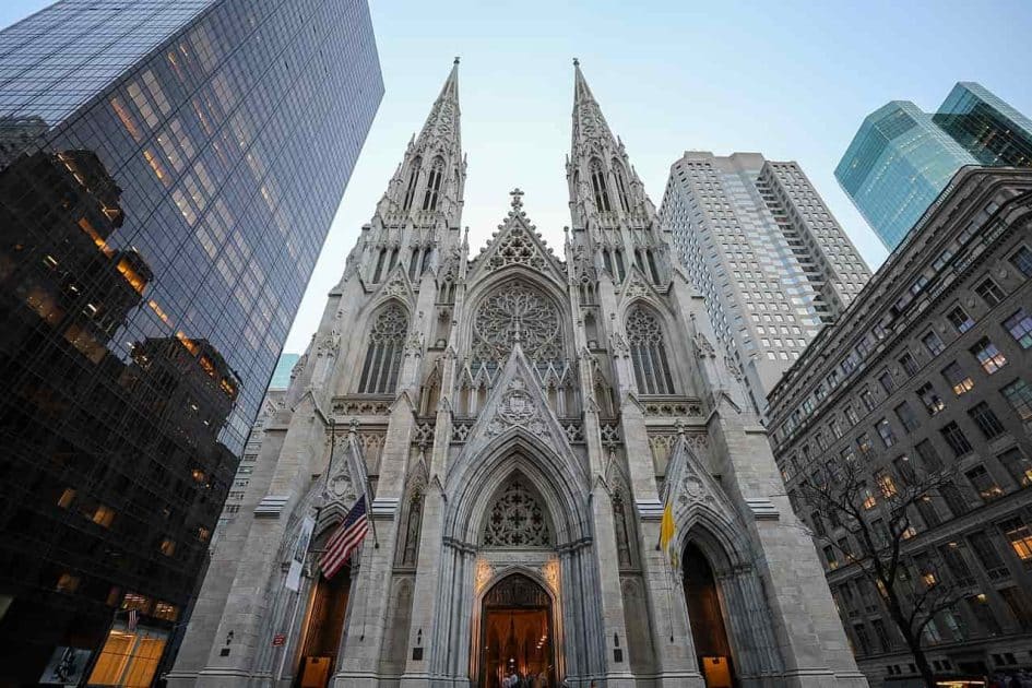 Qué ver en Manhattan Fachada de la Catedral de San Patricio. Foto de bryansjs, CC BY SA 2.0 Qué ver en Manhattan Fachada de la Catedral de San Patricio. Foto de bryansjs, CC BY SA 2.0