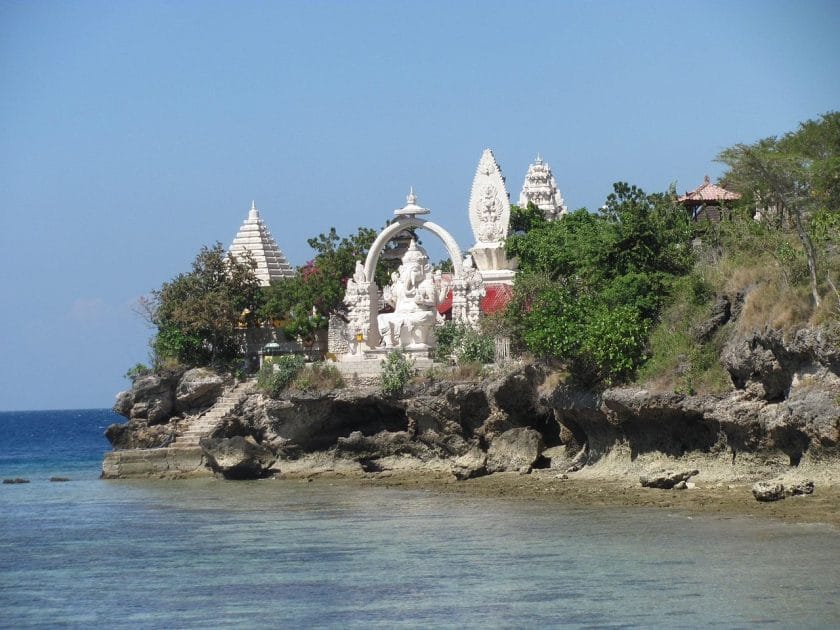 Qué ver en Bali Estatua de Ganesha en el Pura Segara Dharma Kencana de la Isla de Menjangan. Foto de Oogstweg, CC BY SA 3.0