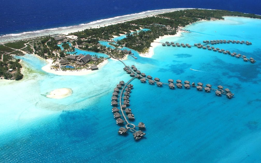 Viaje a Bora Bora Bungalows sobre el agua. Foto de Didierlefort ,CC BY SA 3.0