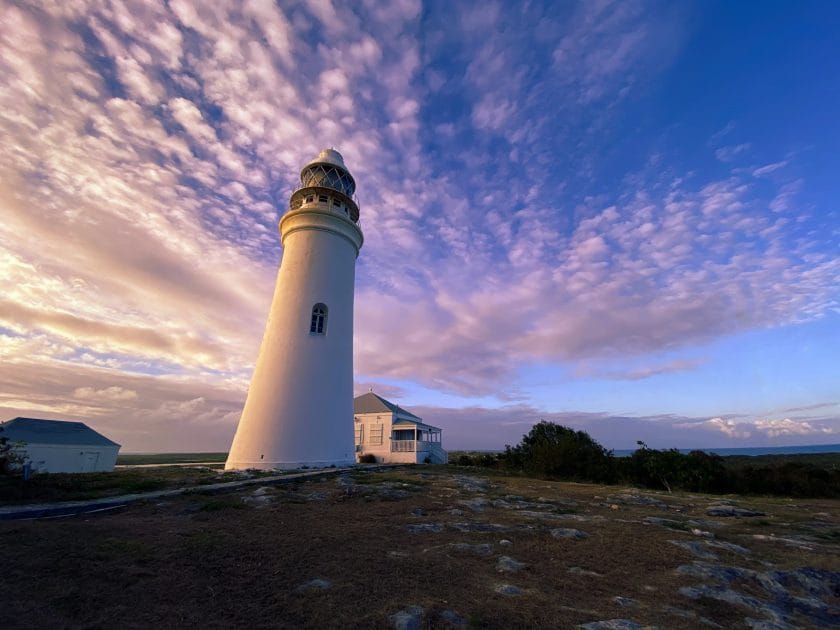 Viajes a las Bahamas Dixon Lighthouse. Foto de Google Maps de Riding Rock Resort & Marina
