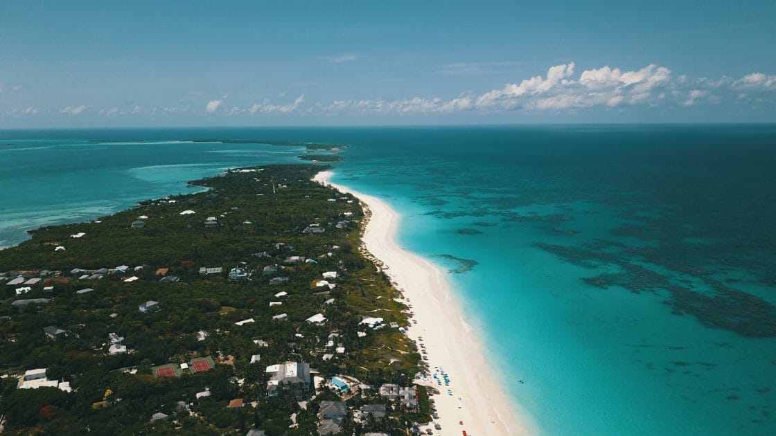 Viajes a las Bahamas Pink Sands Beach. Foto de Google Maps de Loris Giazzon
