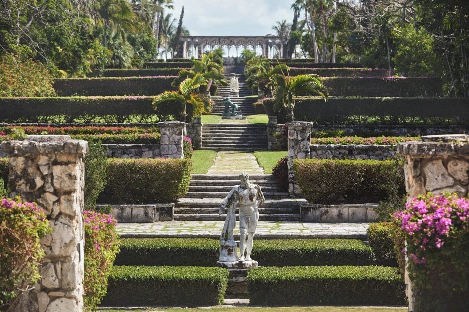 Viajes a las Bahamas Versailles Gardens. Foto de Google Maps de Versailles Terrace