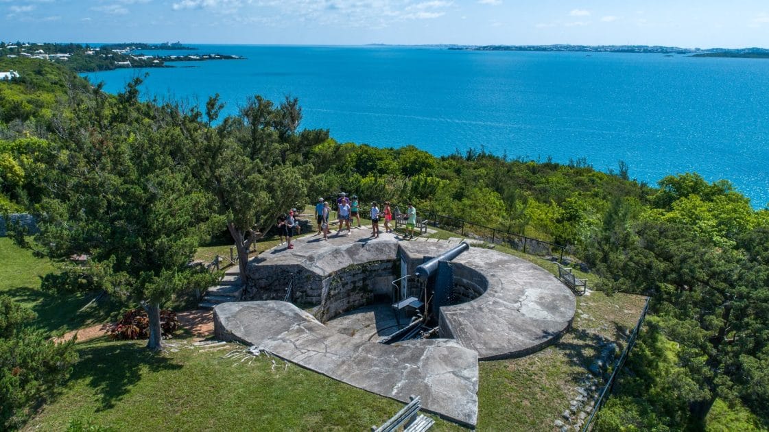 Turismo en Islas Bermudas Scaur Hill Fort Park. Foto de Google Maps de Fantasea Diving & Watersports Turismo en Islas Bermudas Scaur Hill Fort Park. Foto de Google Maps de Fantasea Diving & Watersports