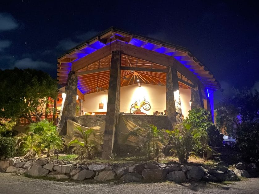 Turismo en Islas Vírgenes Británicas Cena en el Brandywine Estate Restaurant. Foto de Google Maps de Kevin Givens