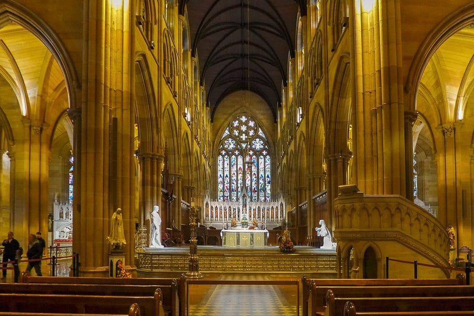 Turismo en Sydney, Australia Interior de la Catedral de Santa María. Foto de Wpcpey, CC BY SA 4.0
