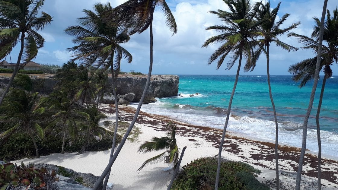 Viajar a Barbados Bottom Bay. Foto de Google Maps de Aleš Havlík Viajar a Barbados Bottom Bay. Foto de Google Maps de Aleš Havlík