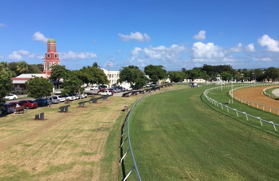 Viajar a Barbados Hipódromo Garrison Savannah. Foto de Google Maps de Julian Griffin Viajar a Barbados Hipódromo Garrison Savannah. Foto de Google Maps de Julian Griffin