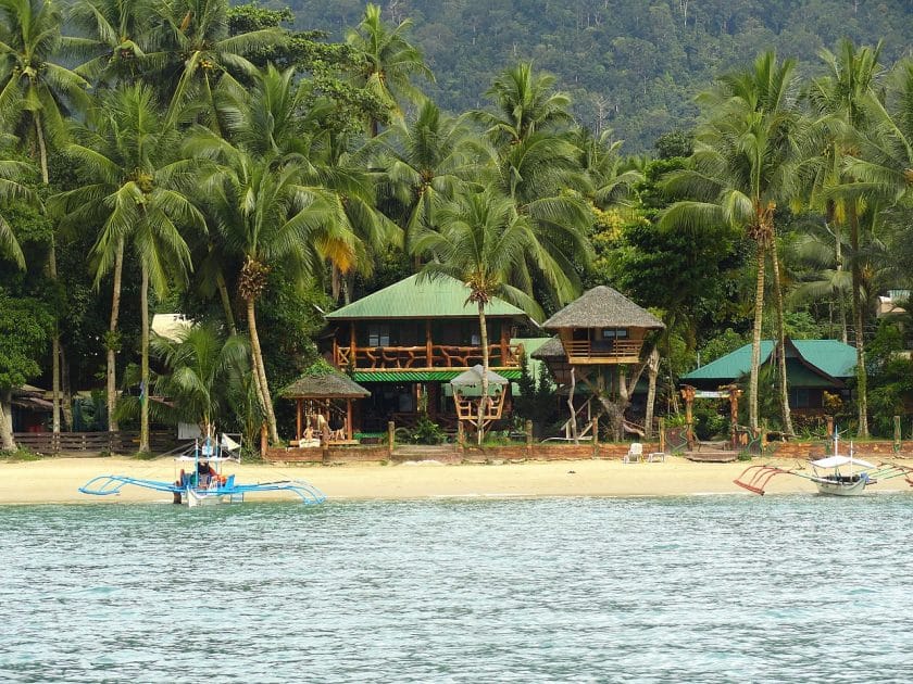 Qué ver en Palawan, Filipinas Ausan Beach Front Cottages. Foto de Fabio Achilli, CC BY 2.0