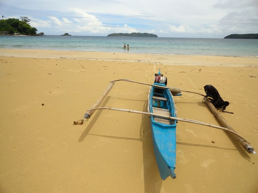 Qué ver en Palawan, Filipinas Kayak en Nacpan Beach. Foto de Fabio Achilli from Milano, Italy, CC BY 2.0