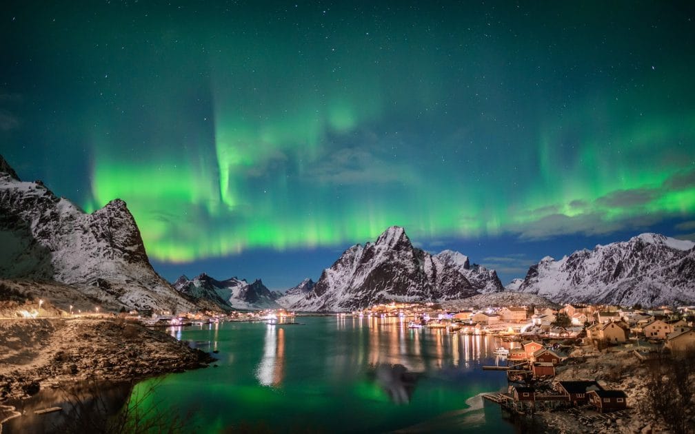 Viaje a Islas Lofoten, Noruega Aurora boreal en Reine. Foto de Google Maps de Eric Burgman