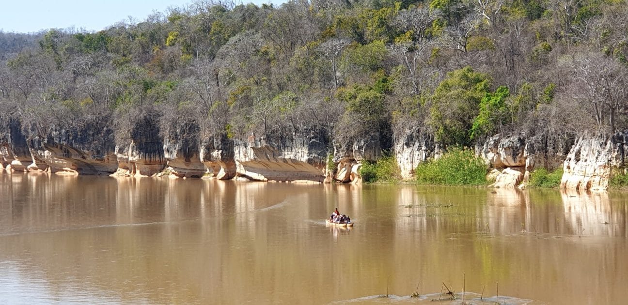 Aventura en Madagascar, Excursiones en canoa por el río Manambolo