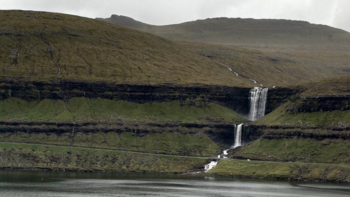 Cataratas en Islas Feroe, Dinamarca, Cascada Fossá
