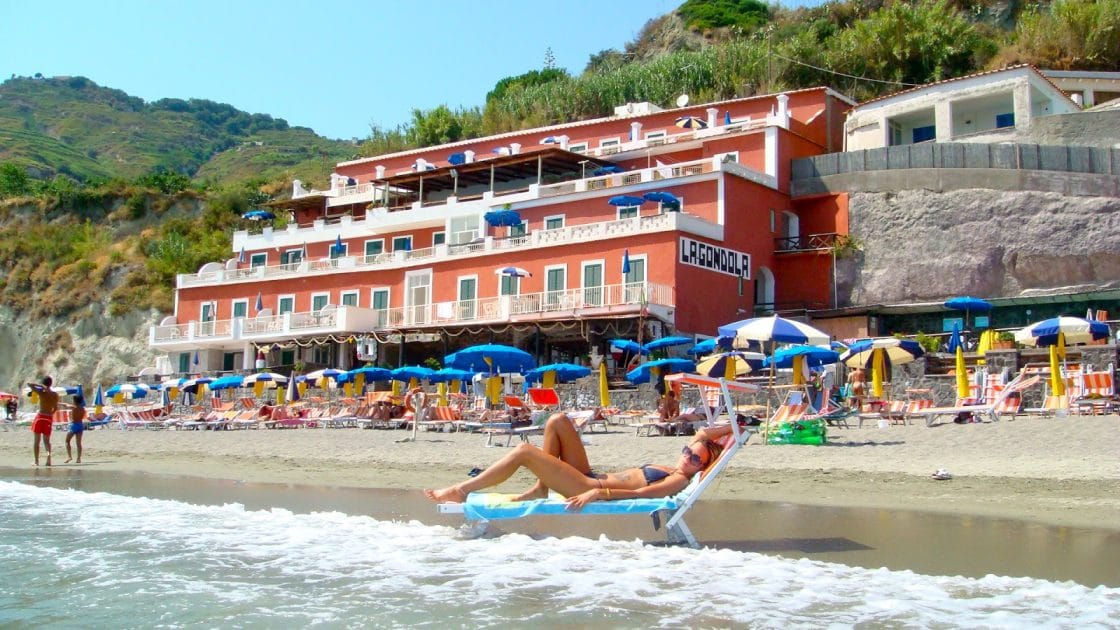 Alojamiento en playas de Ischia, Hotel La Gondola. 