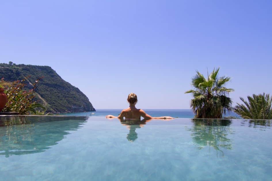 Vacaciones en Ischia, Piscina infinita del Semiramis Hotel de Charme