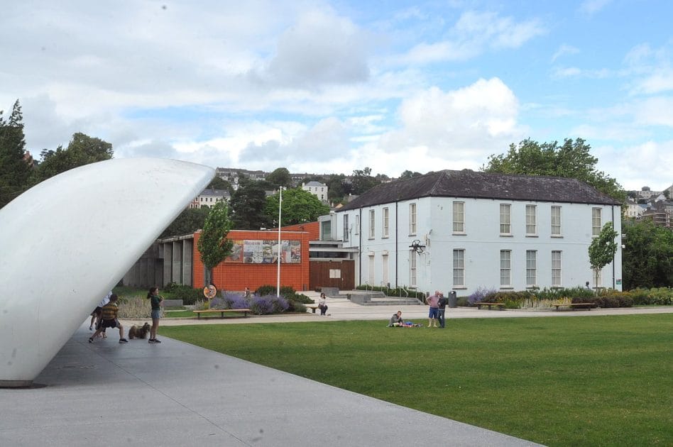 Visistar Cork (Irlanda) Public Museum y Pavillion of Light Bandstand