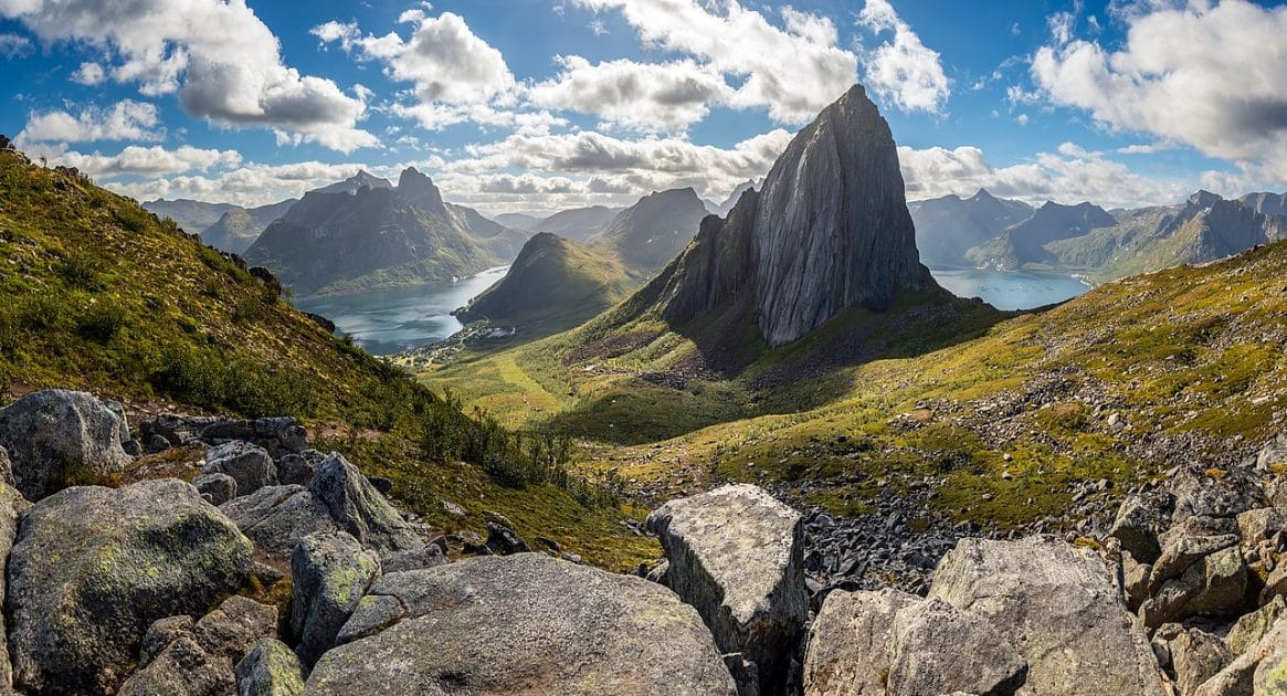 Islas de Noruega Ruta del monte Sengla en Senja. Foto de Simo Räsänen, CC BY SA 4.0 Viajar a Noruega, Ruta del monte Sengla en Senja