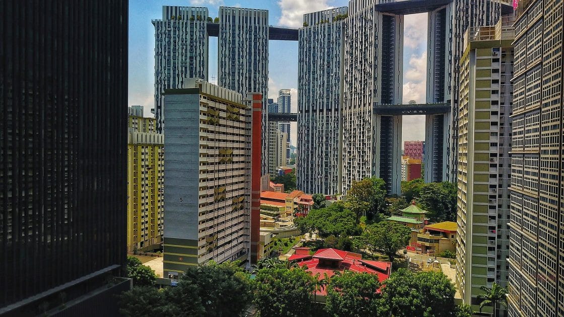 Qué ver en Chinatown Singapur Pinnacle@Duxton. Foto de Bob T, CC BY SA 4.0 Rascacielos en Chinatown Singapur, Pinnacle@Duxton