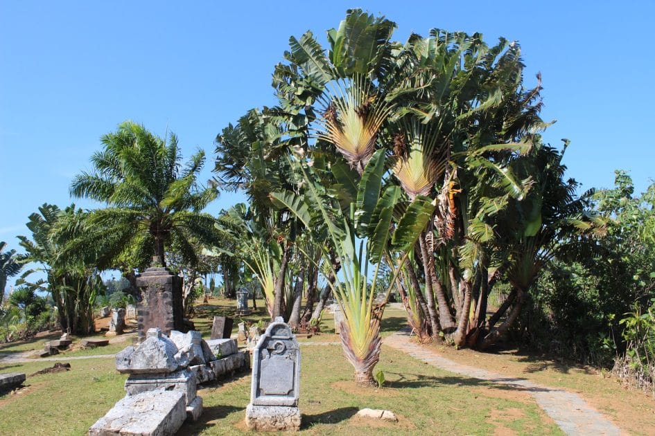 Historia en Madagascar Cementerio pirata de Saint Pierre en la Isla de Santa María. 