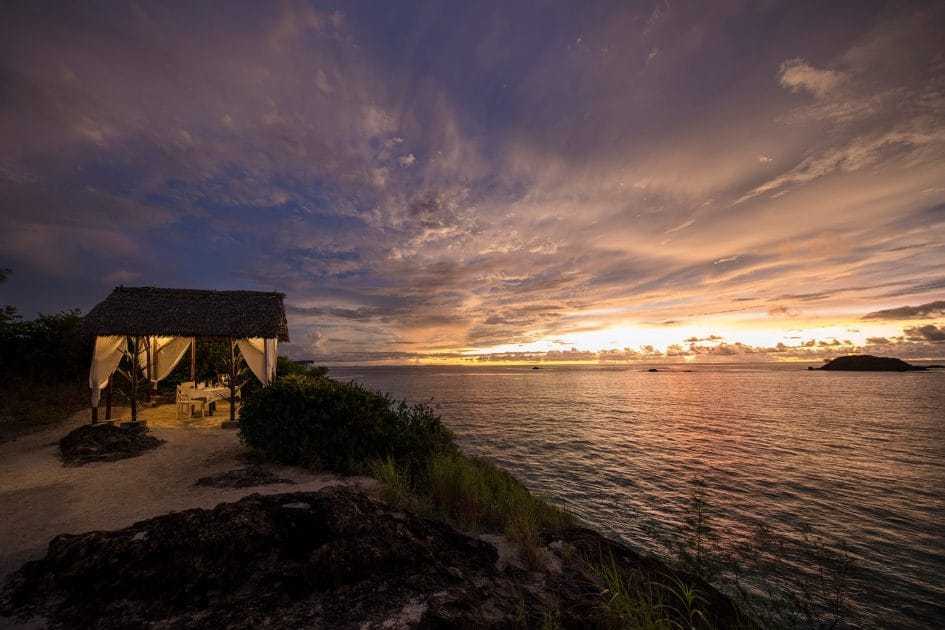 Hostelería en Madagascar, Cena privada junto a la playa en Nosy Be. 