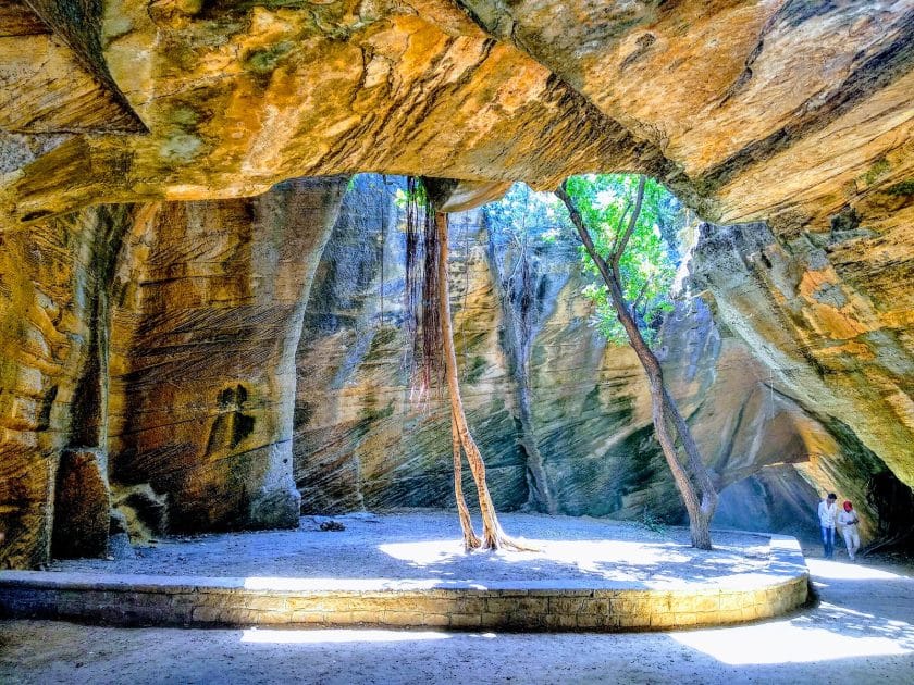 Islas de India Naida Caves en Diu