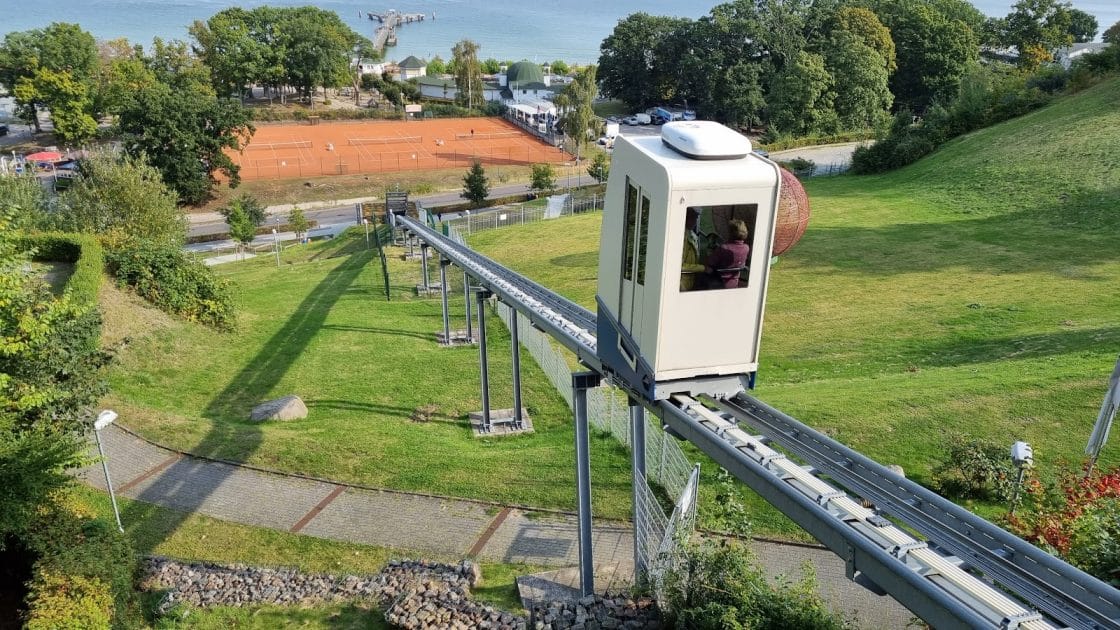 Turismo en la Isla de Rügen, Alemania Elevador inclinado de Göhren. Foto de Google Maps de Kai M. Turismo en la Isla de Rügen, Alemania, Elevador inclinado de Göhren